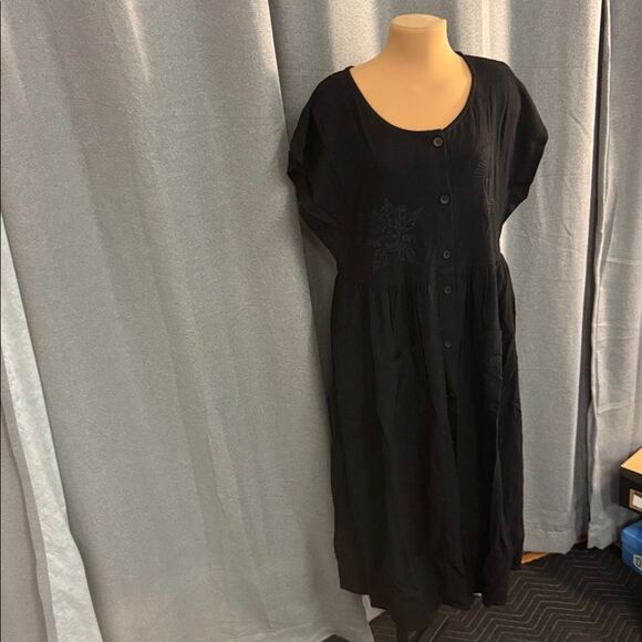 Disturbia Elegant Black Button-Down Dress - Picture 16 of 16